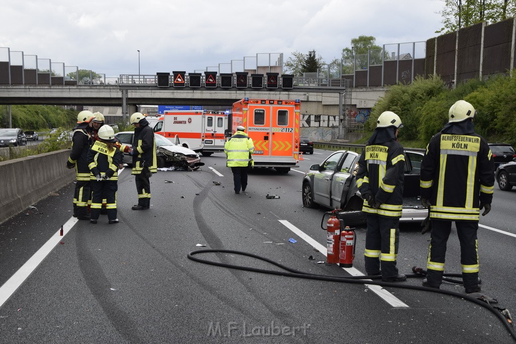 VU Auffahrunfall A 3 Rich Oberhausen kurz vor AS Koeln Dellbrueck P074.JPG - Miklos Laubert